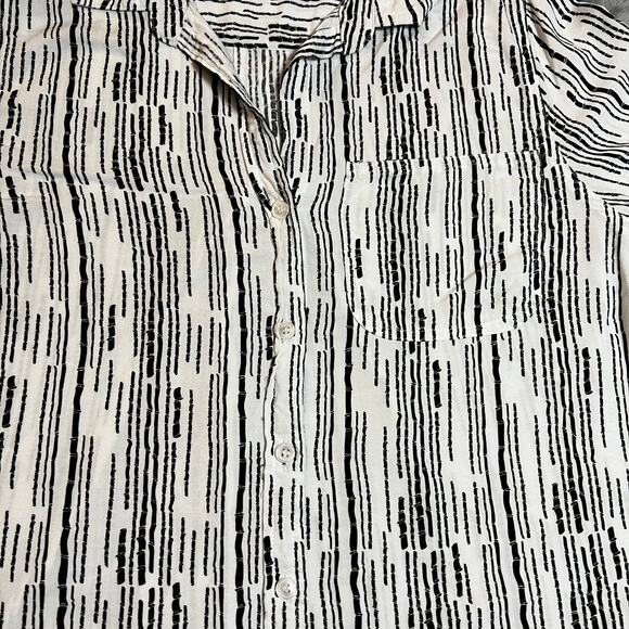 Velvet Heart Black and White Button Down Shirt - Picture 5 of 11